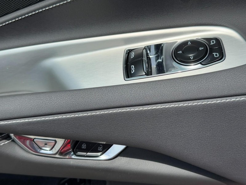 Chevrolet Corvette Vehicle Full-screen Gallery Image 23