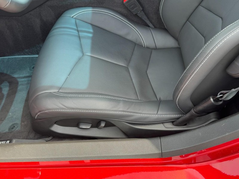 Chevrolet Corvette Vehicle Full-screen Gallery Image 24
