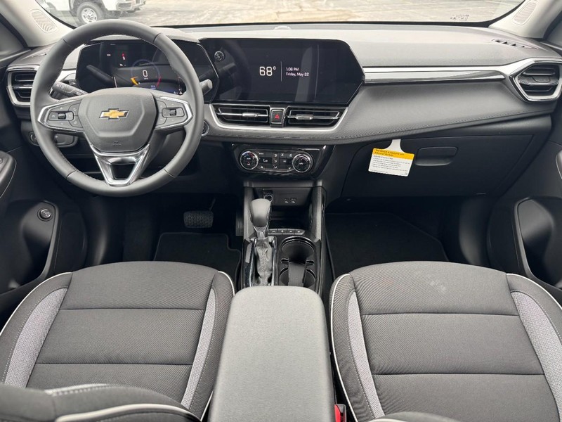 Chevrolet TrailBlazer Vehicle Image 06