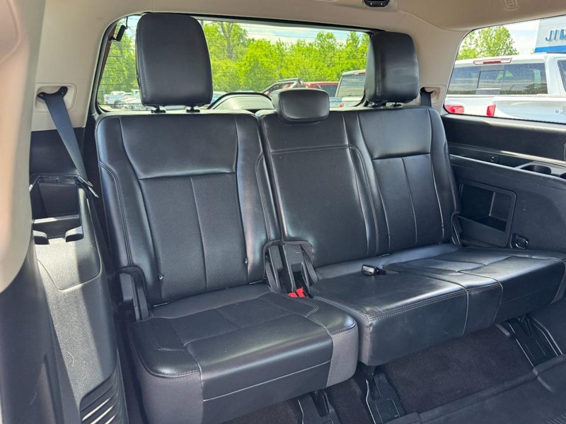 Ford Expedition Vehicle Image 11