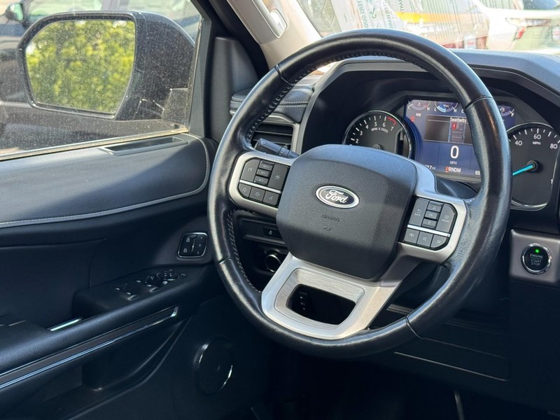 Ford Expedition Vehicle Image 13