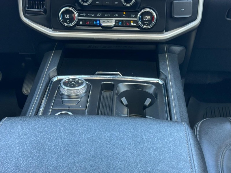 Ford Expedition Vehicle Image 15