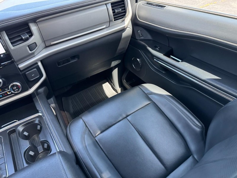 Ford Expedition Vehicle Image 16