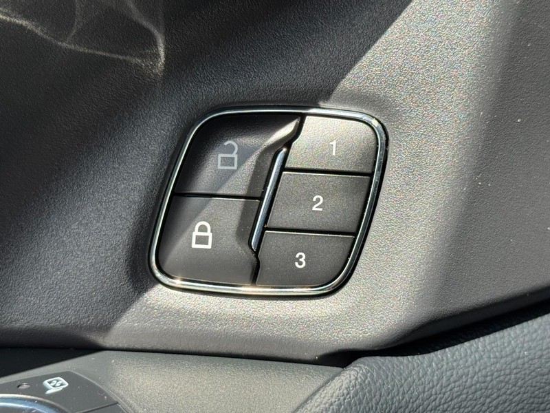 Ford Expedition Vehicle Image 17