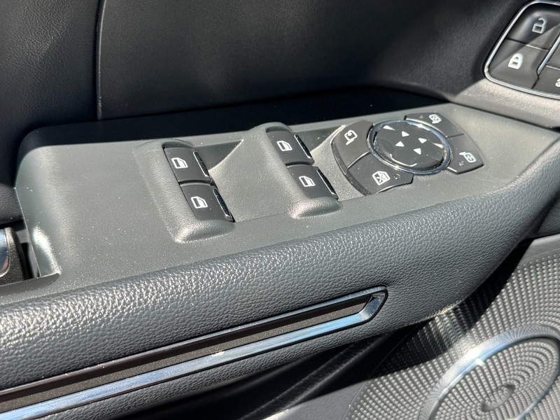 Ford Expedition Vehicle Image 25