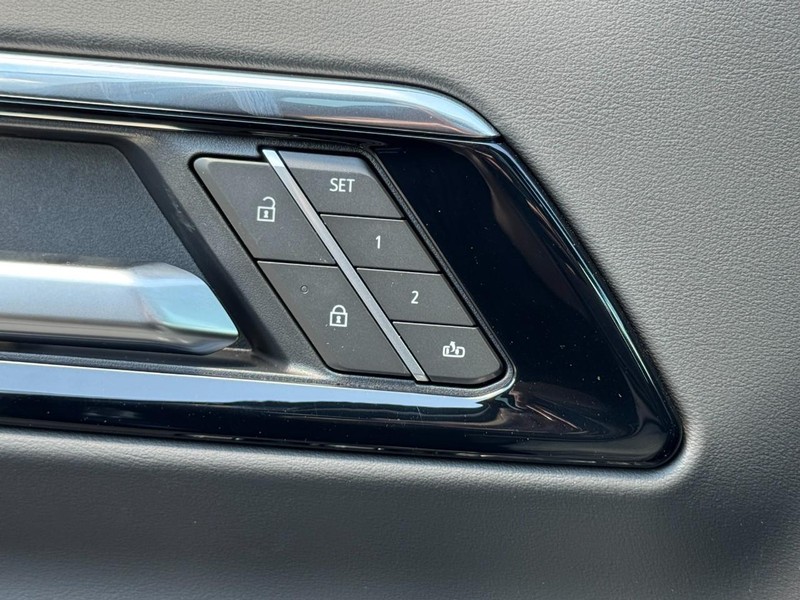 Chevrolet Tahoe Vehicle Image 11