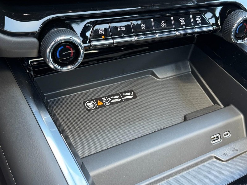 Chevrolet Tahoe Vehicle Image 14