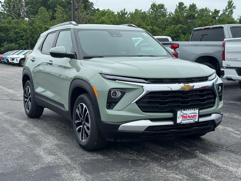 Chevrolet TrailBlazer Vehicle Image 02