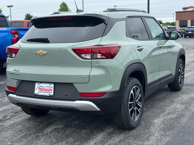 Chevrolet TrailBlazer Vehicle Image 03