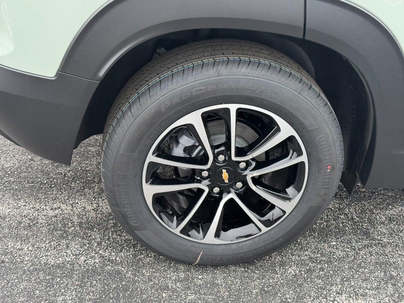 Chevrolet TrailBlazer Vehicle Image 04