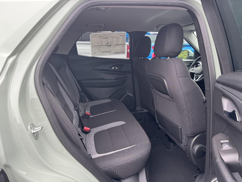 Chevrolet TrailBlazer Vehicle Image 05
