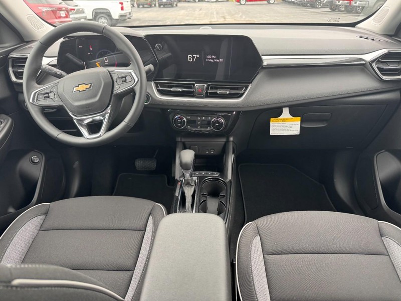 Chevrolet TrailBlazer Vehicle Image 06