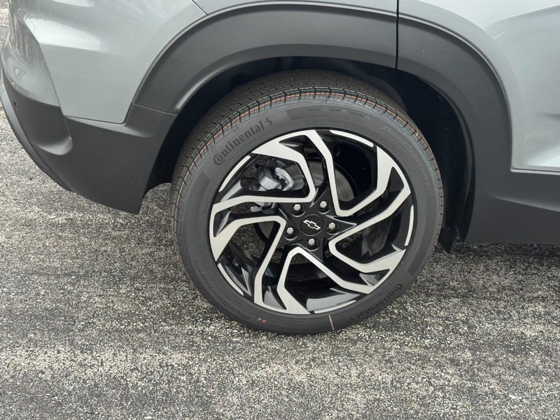 Chevrolet TrailBlazer Vehicle Image 04