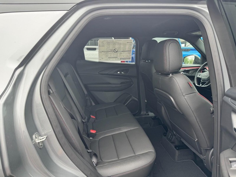 Chevrolet TrailBlazer Vehicle Image 05
