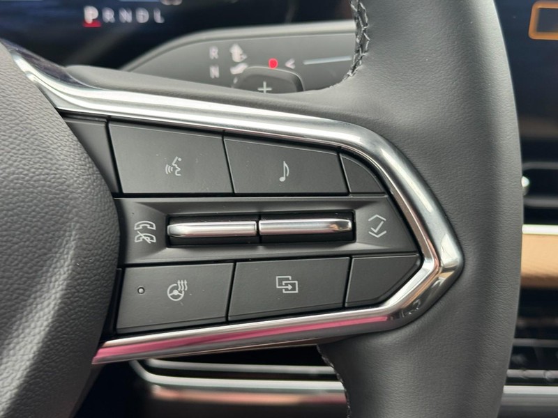 Chevrolet Equinox Vehicle Image 11