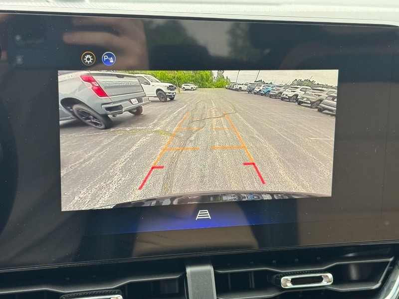 Chevrolet Equinox Vehicle Image 13