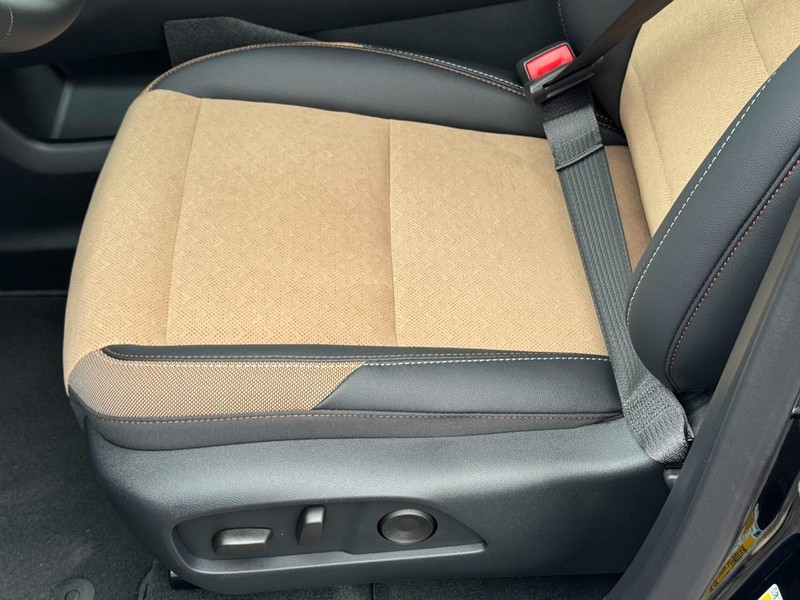 Chevrolet Equinox Vehicle Image 14