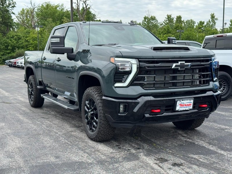 Chevrolet Silverado 2500HD Vehicle Image 02