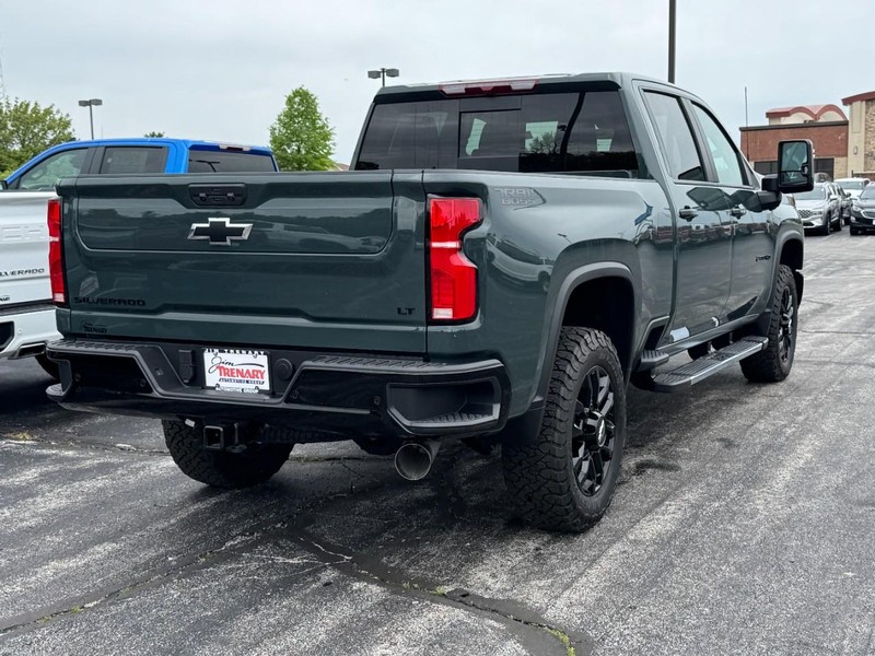 Chevrolet Silverado 2500HD Vehicle Image 03