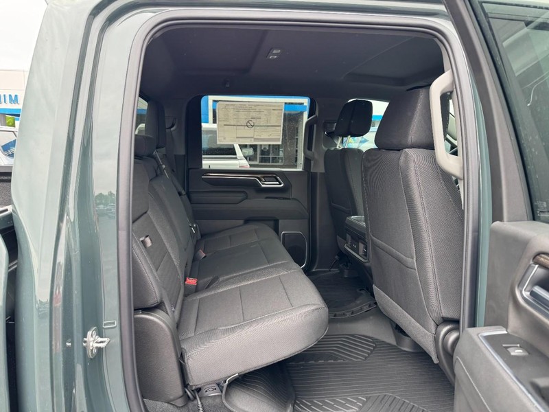 Chevrolet Silverado 2500HD Vehicle Image 05