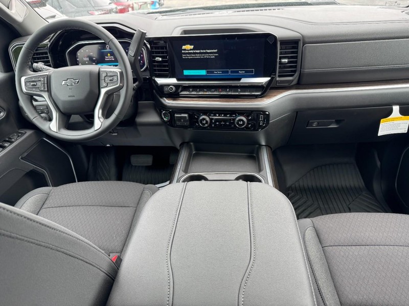 Chevrolet Silverado 2500HD Vehicle Image 06