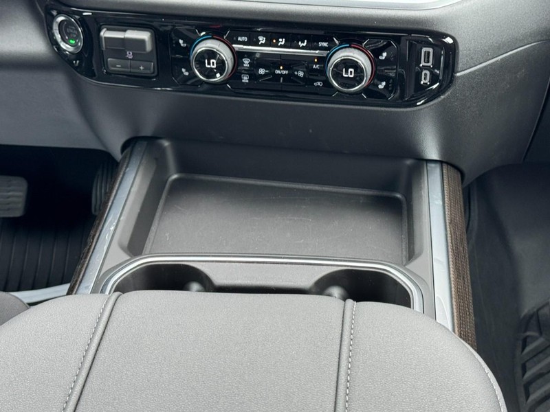 Chevrolet Silverado 2500HD Vehicle Image 09