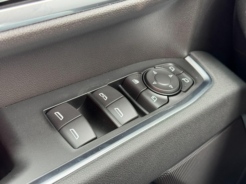 Chevrolet Silverado 2500HD Vehicle Image 14