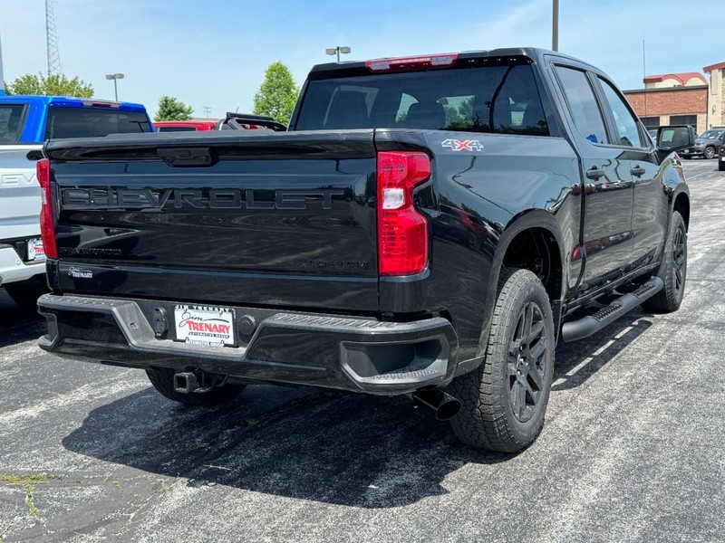 Chevrolet Silverado 1500 Vehicle Image 03