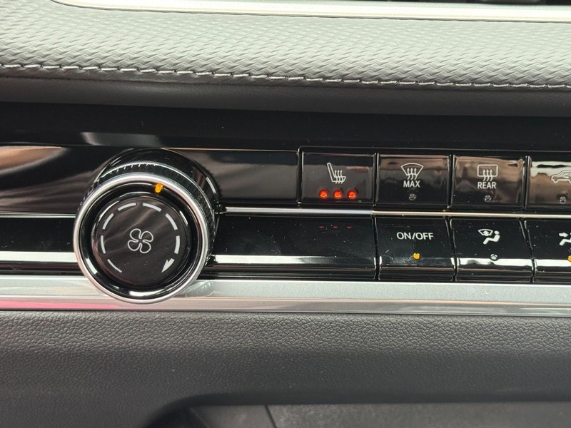 Chevrolet Equinox Vehicle Image 12