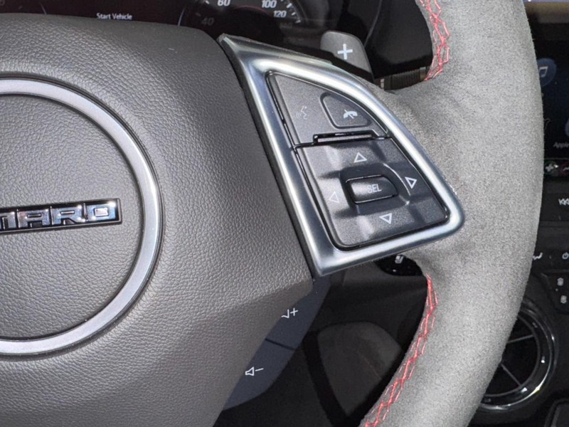 Chevrolet Camaro Vehicle Image 18