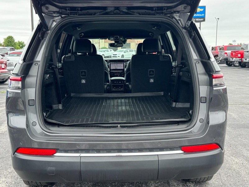 Jeep Grand Cherokee L Vehicle Image 05