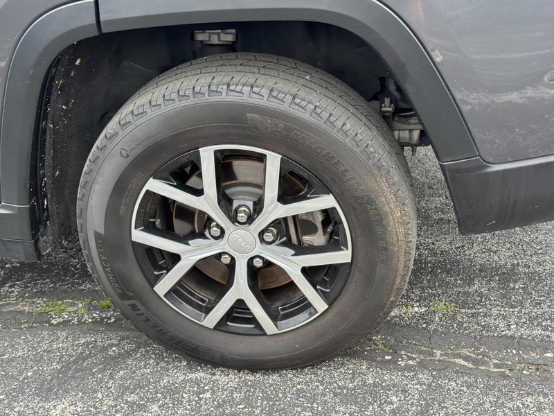 Jeep Grand Cherokee L Vehicle Image 07