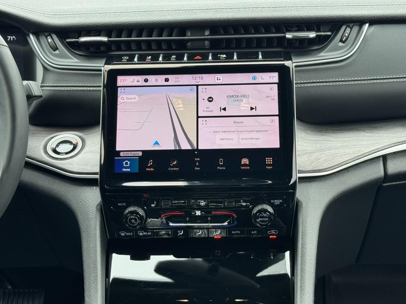 Jeep Grand Cherokee L Vehicle Image 13