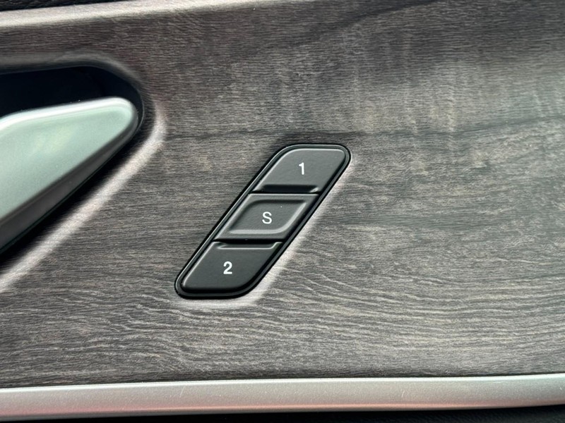 Jeep Grand Cherokee L Vehicle Image 16