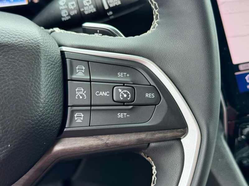 Jeep Grand Cherokee L Vehicle Image 18