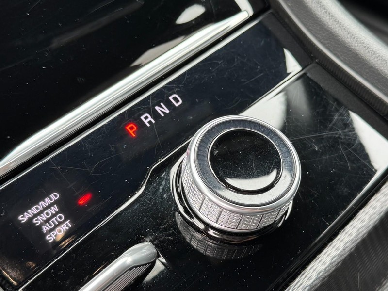 Jeep Grand Cherokee L Vehicle Image 20
