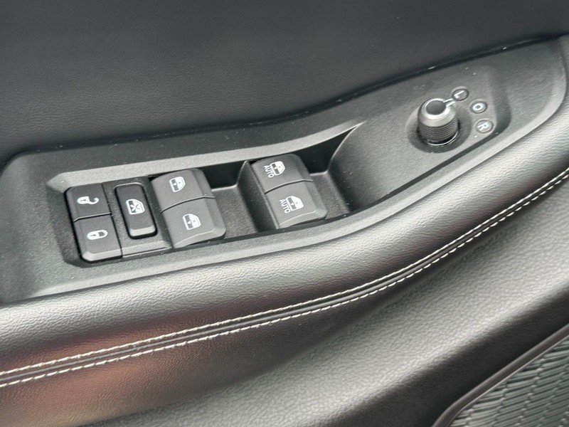 Jeep Grand Cherokee L Vehicle Image 24