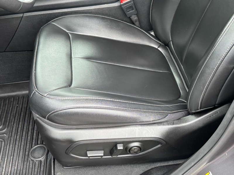 Jeep Grand Cherokee L Vehicle Image 25