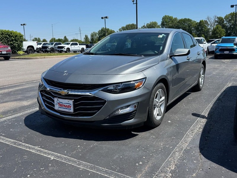 Chevrolet Malibu Vehicle Full-screen Gallery Image 02