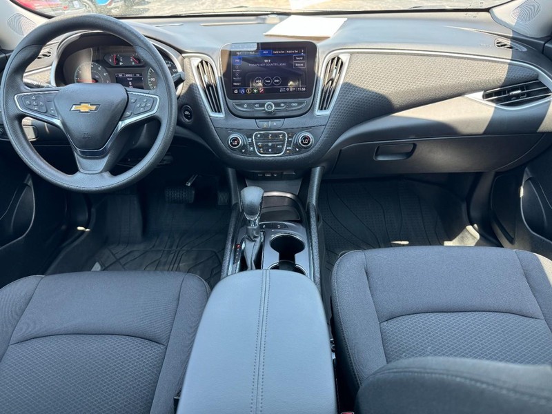 Chevrolet Malibu Vehicle Image 11