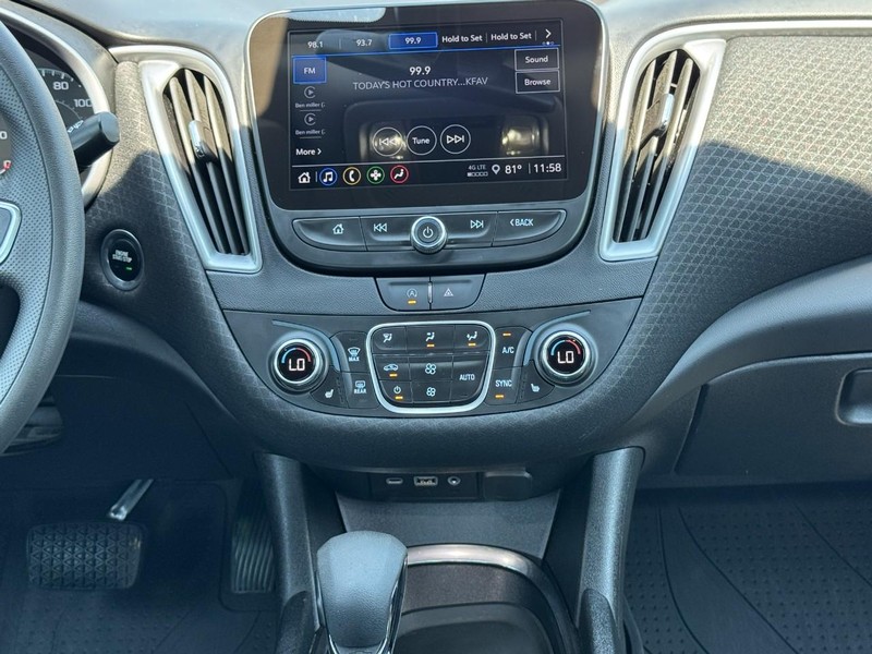 Chevrolet Malibu Vehicle Image 13