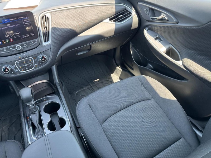 Chevrolet Malibu Vehicle Image 15