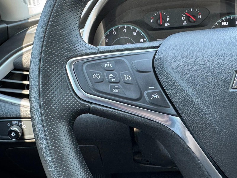 Chevrolet Malibu Vehicle Image 16