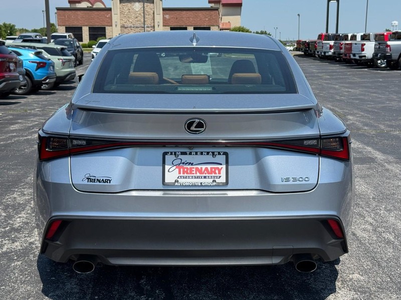 Lexus IS Vehicle Image 04