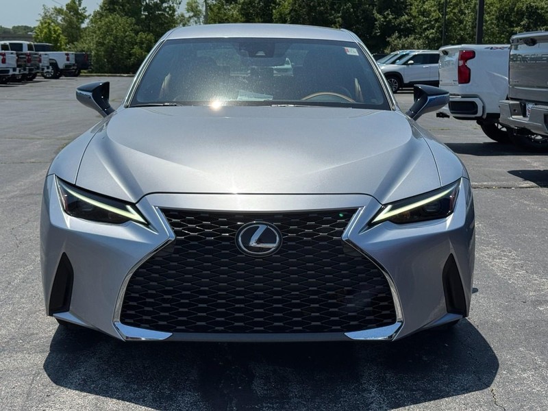 Lexus IS Vehicle Image 09