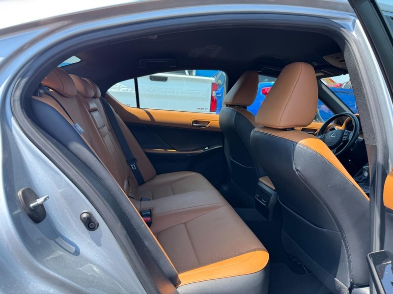 Lexus IS Vehicle Image 10