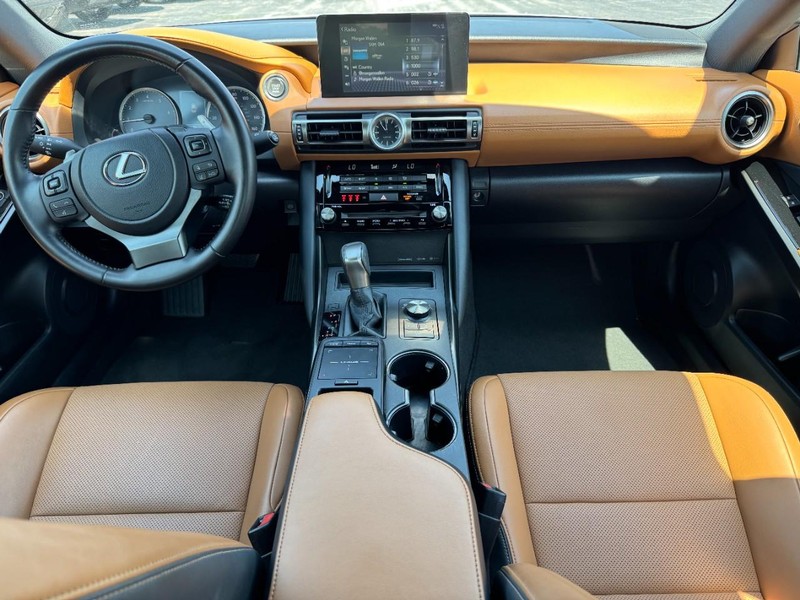 Lexus IS Vehicle Image 11
