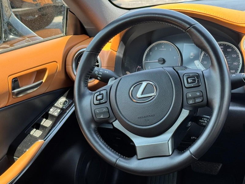 Lexus IS Vehicle Image 12