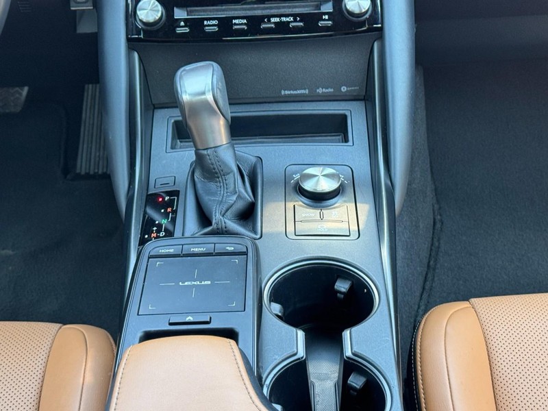 Lexus IS Vehicle Image 14