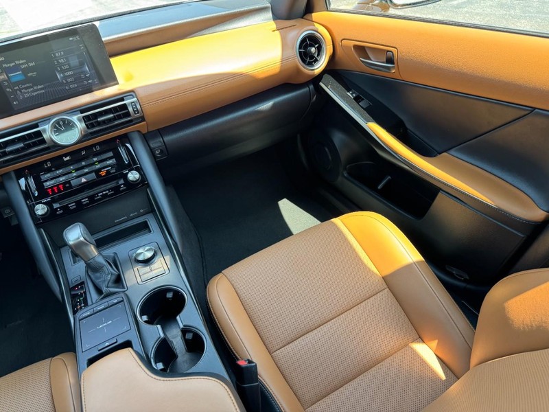 Lexus IS Vehicle Image 15